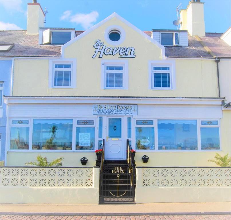 The Haven Hotel Holyhead Exterior photo